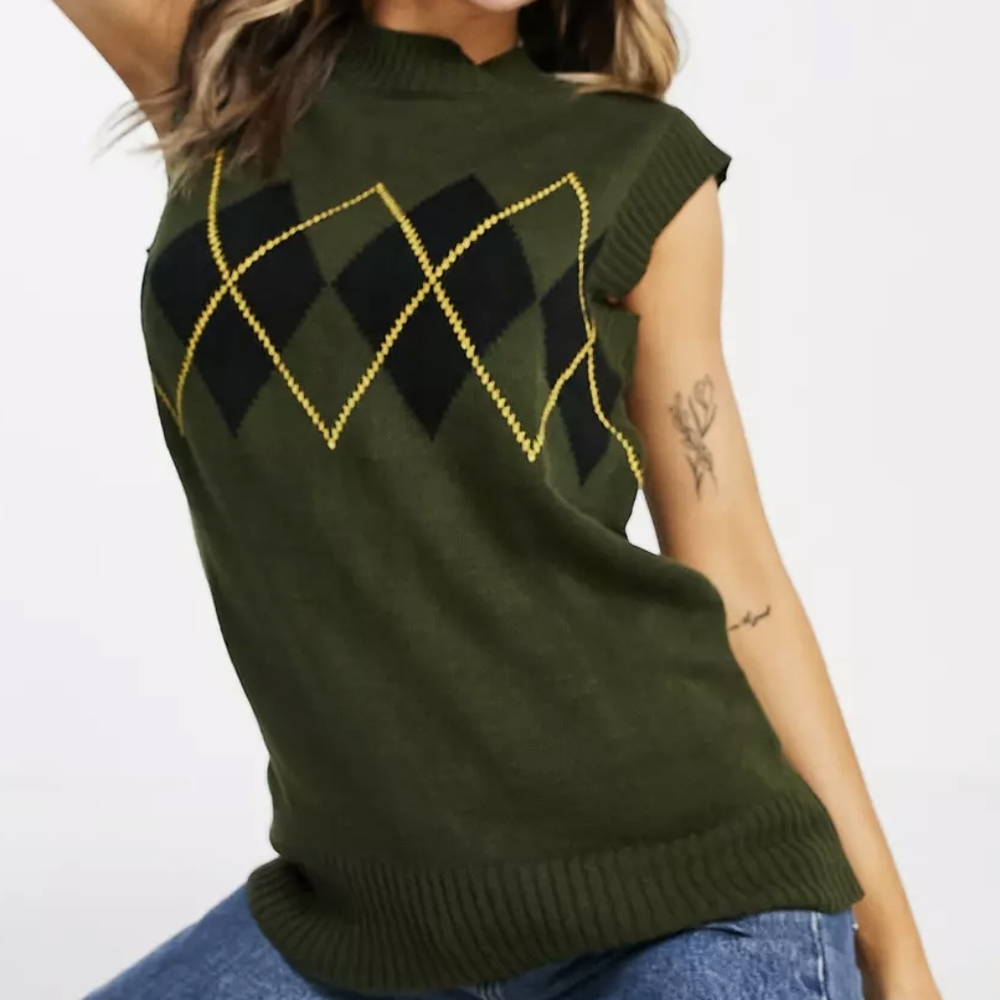 Wednesday's Girl Relaxed Sweater Vest in Angle Knit